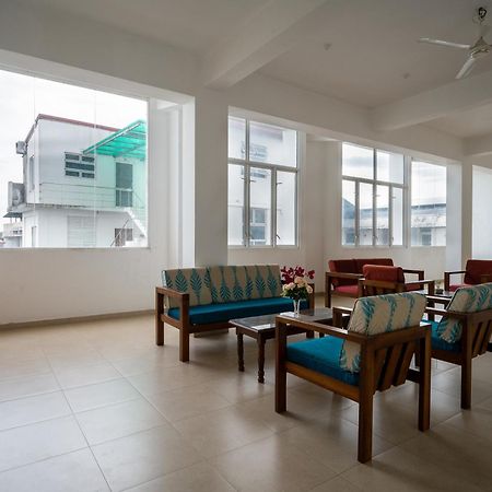 Hotel Oviya Vavuniya Esterno foto