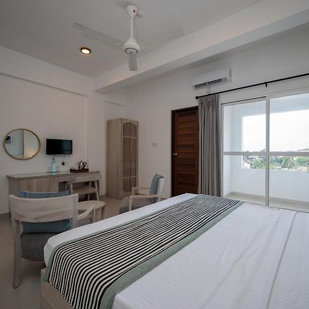 Hotel Oviya Vavuniya Esterno foto