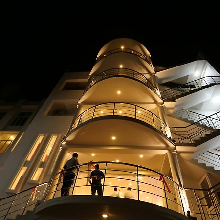 Hotel Oviya Vavuniya Esterno foto
