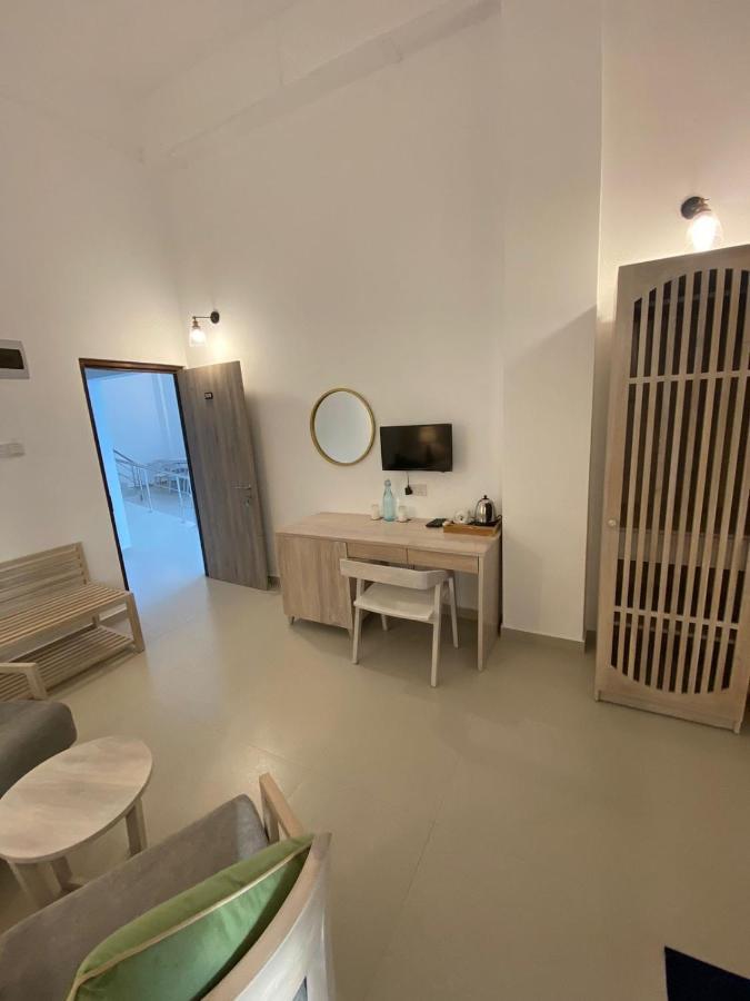 Hotel Oviya Vavuniya Esterno foto