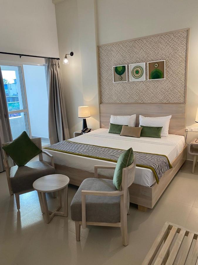 Hotel Oviya Vavuniya Esterno foto