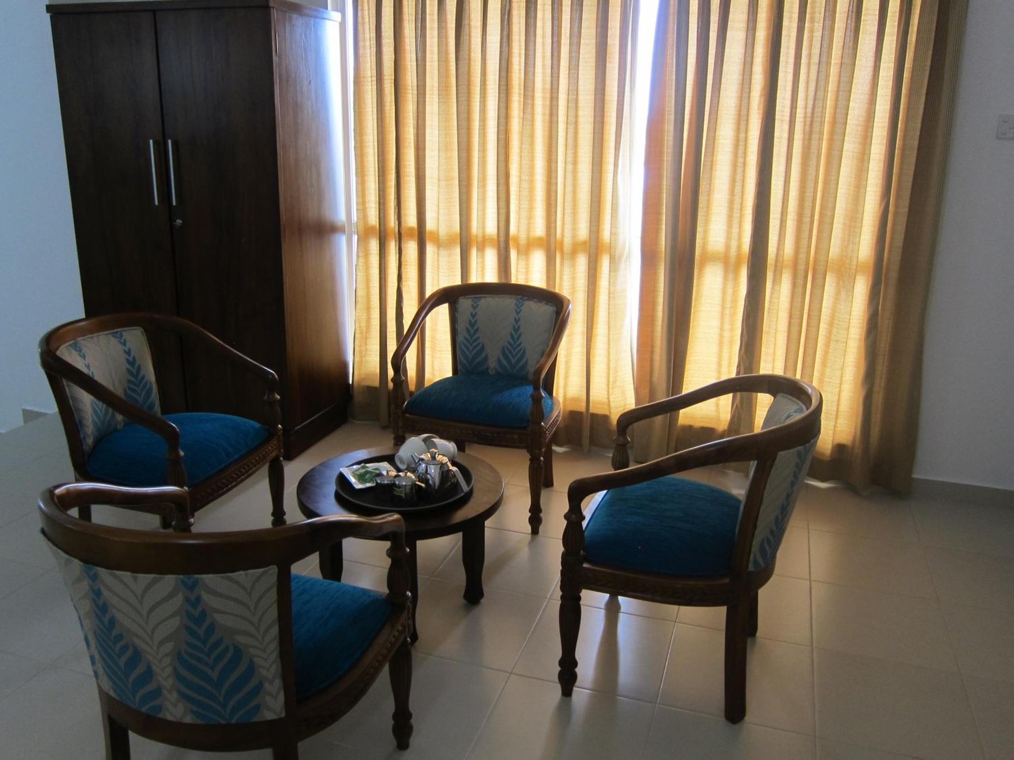 Hotel Oviya Vavuniya Esterno foto