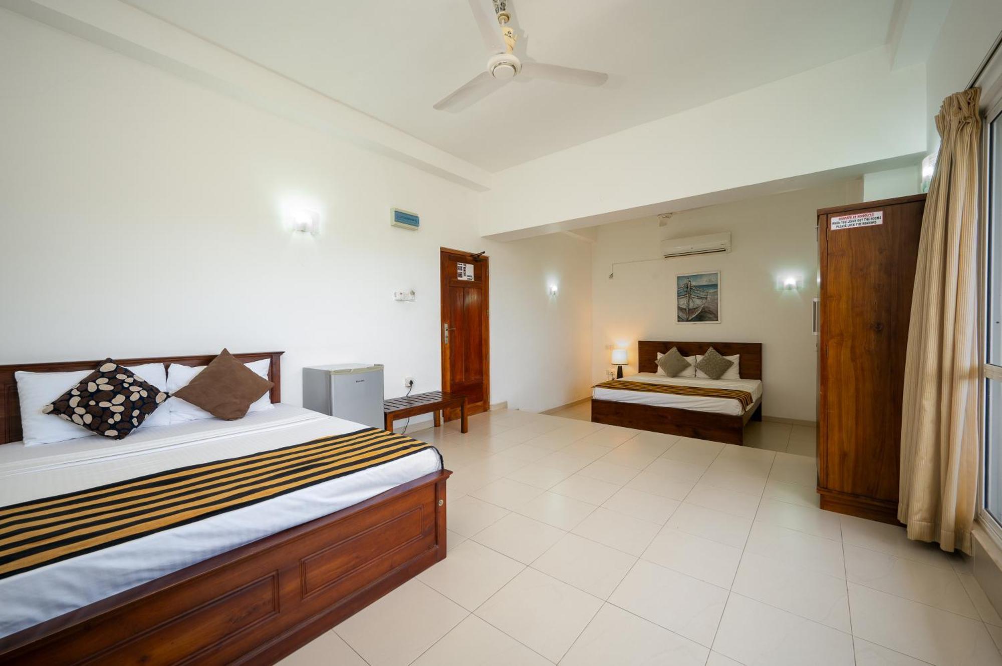 Hotel Oviya Vavuniya Esterno foto