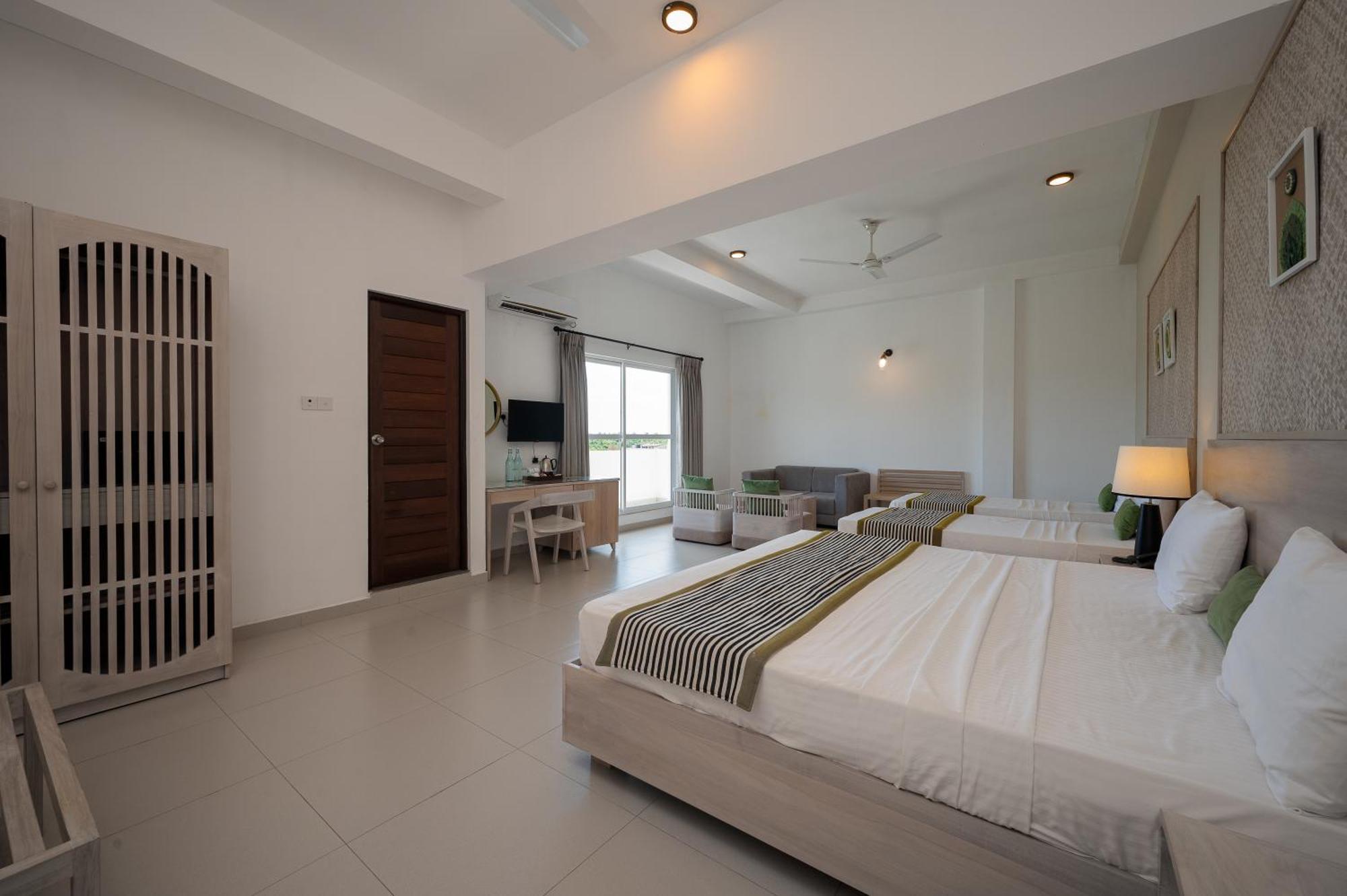 Hotel Oviya Vavuniya Esterno foto