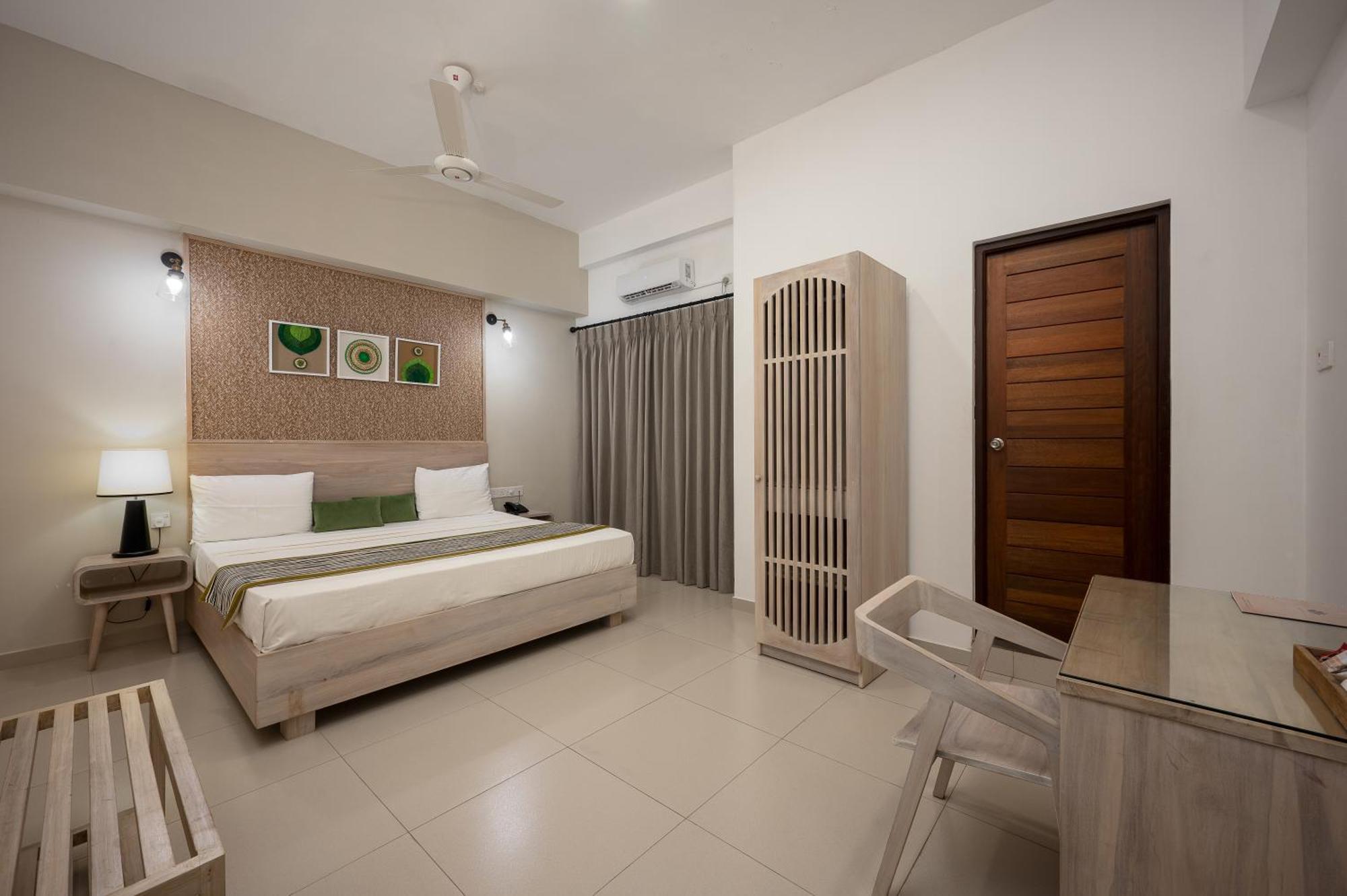 Hotel Oviya Vavuniya Esterno foto