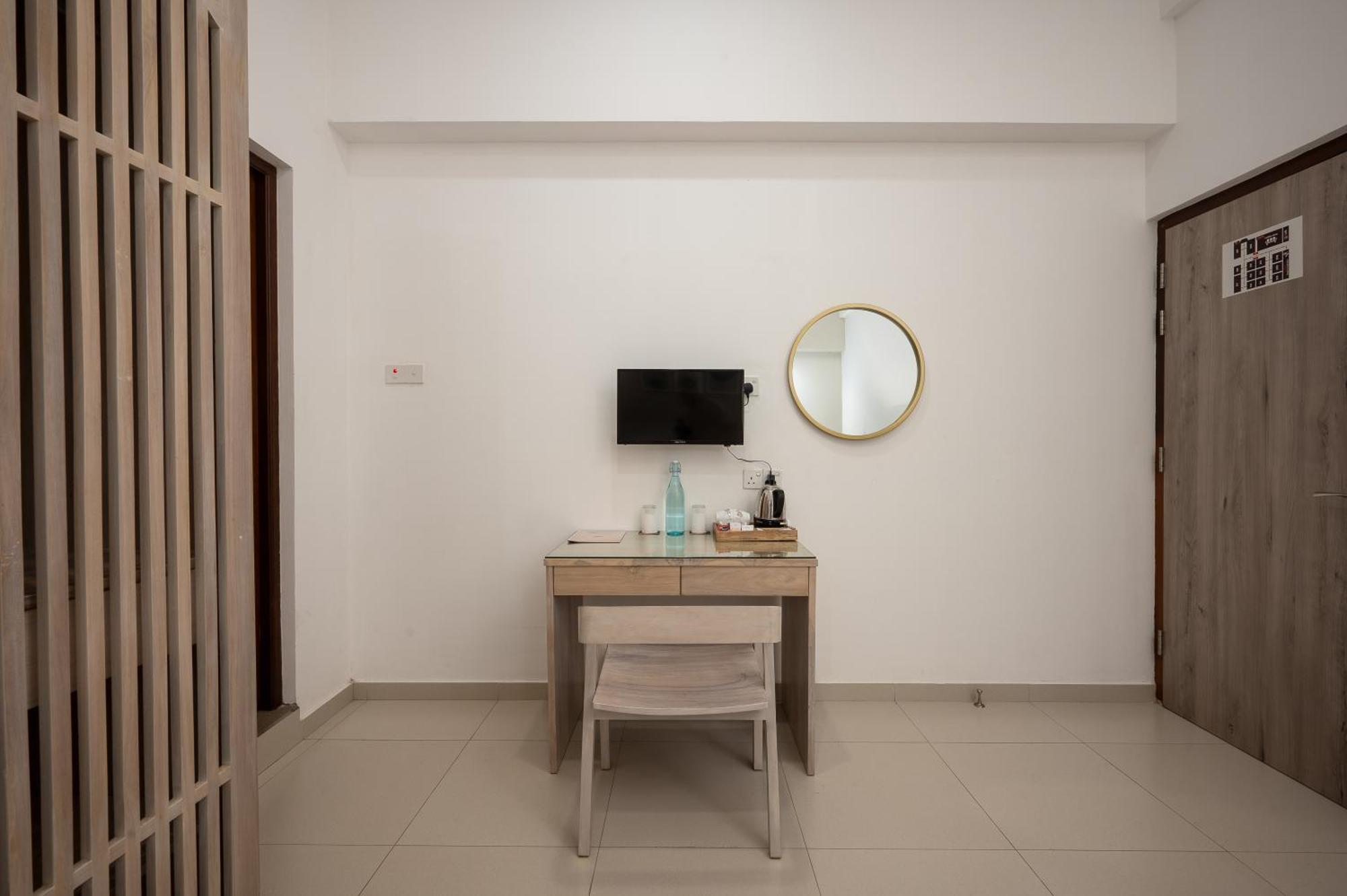 Hotel Oviya Vavuniya Esterno foto