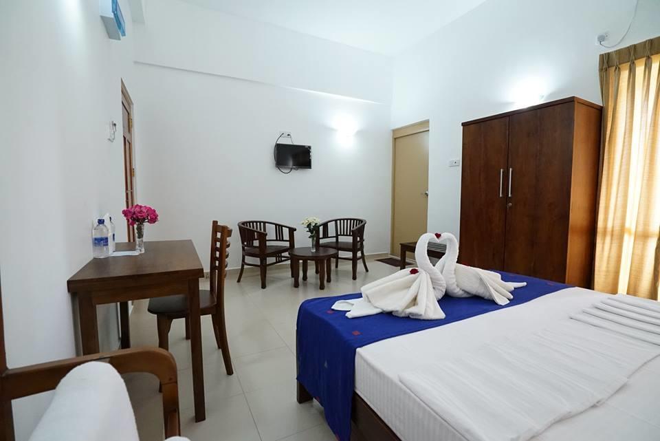 Hotel Oviya Vavuniya Esterno foto