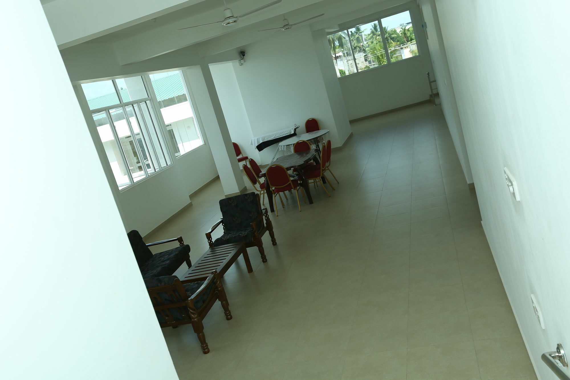 Hotel Oviya Vavuniya Esterno foto
