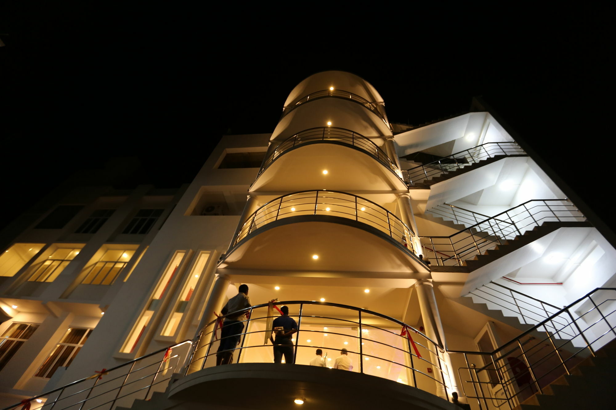 Hotel Oviya Vavuniya Esterno foto
